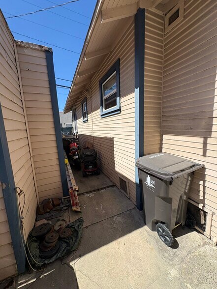 More Photos Of 617 W 3rd St, Long Beach Multifamily For Sale