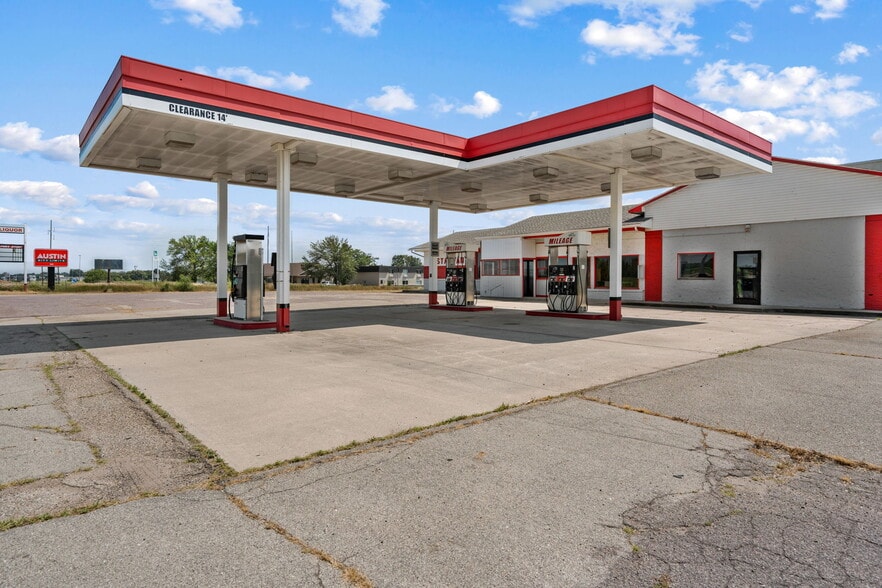 More Photos Of 3401 W Oakland Ave, Austin Truck Stop For Sale