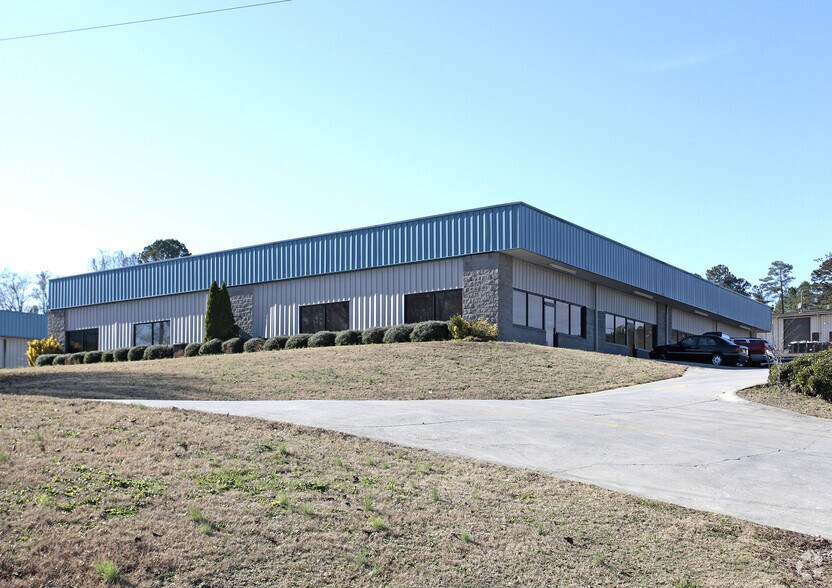 Primary Photo Of 103 Bell Pky, Woodstock Showroom For Lease