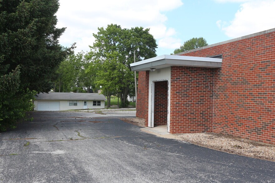 More Photos Of 1500 W Walnut St, Jacksonville Skilled Nursing Facility For Sale