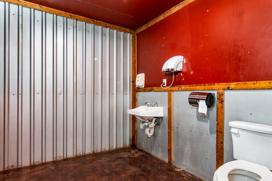 More Photos Of 201 E Service Rd, Tulia Restaurant For Sale