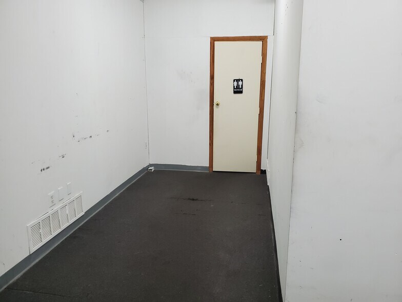 More Photos Of 5612 Saint Barnabas Rd, Oxon Hill Office For Sale