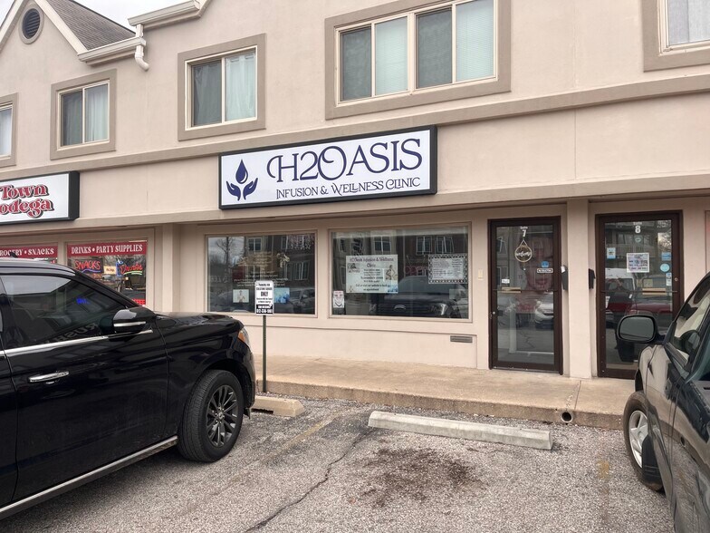 More Photos Of 421 E 3rd St, Bloomington Storefront For Lease