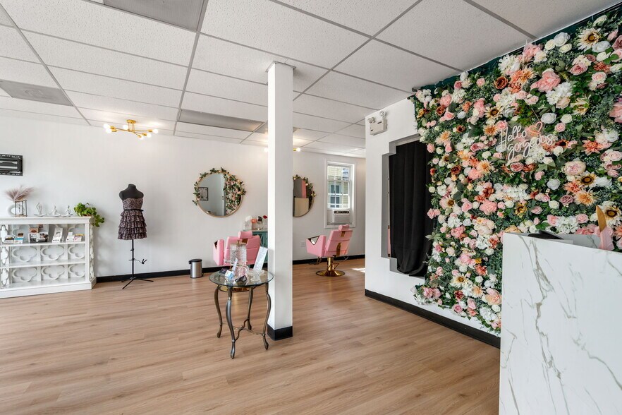 More Photos Of 10-14 Chelmsford St, Chelmsford Storefront For Sale