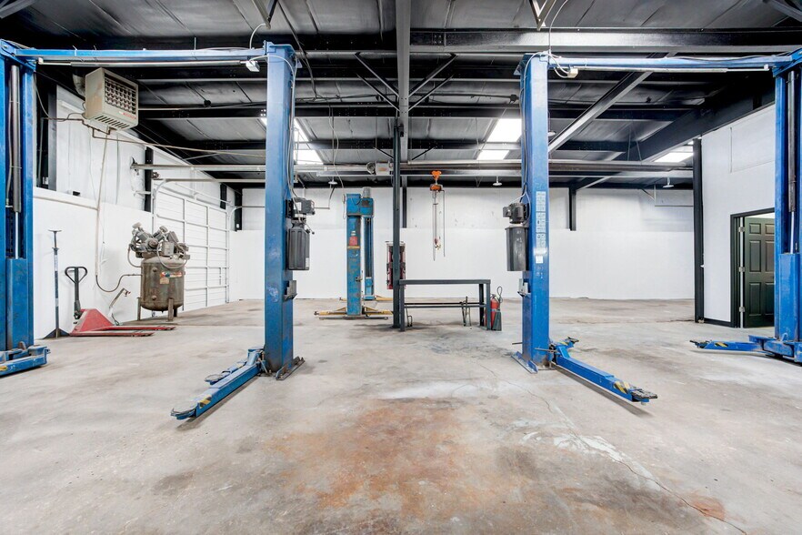 More Photos Of 1809 S Eastern Ave, Moore Auto Repair For Sale