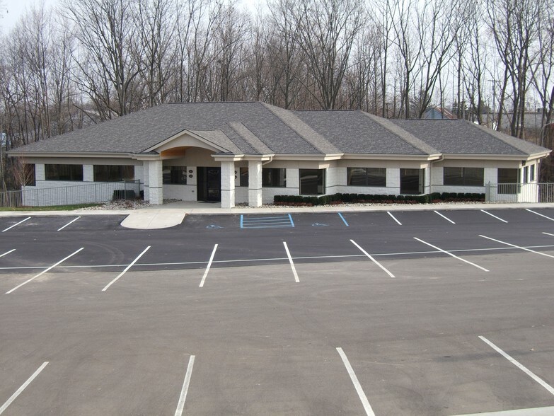 More Photos Of 7250 Dixie Hwy, Clarkston Office For Sale