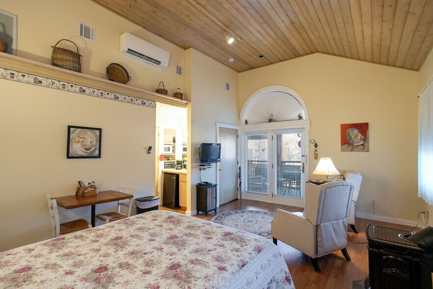 More Photos Of 2 Oak St, West Stockbridge Hospitality For Sale