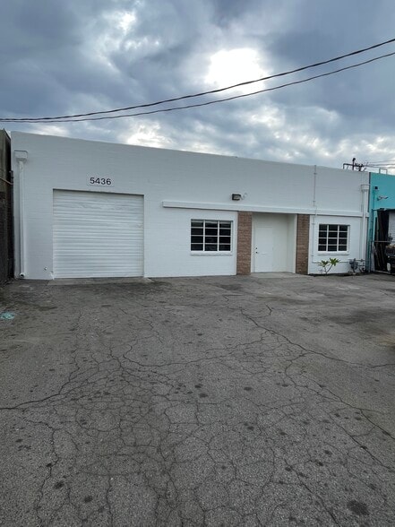 More Photos Of 5436 Cleon Ave, North Hollywood Warehouse For Lease
