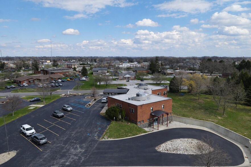 More Photos Of 600 Vale park Rd, Valparaiso Office For Lease