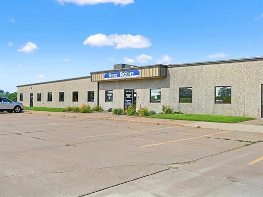 More Photos Of 4949 Chavenelle Rd, Dubuque Industrial For Sale