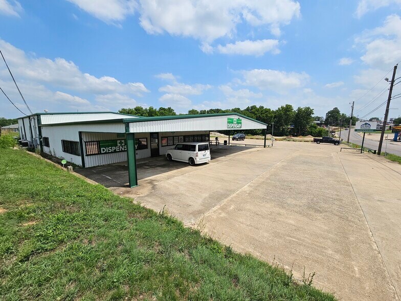 More Photos Of 1210 N 1st Ave, Durant Warehouse For Sale