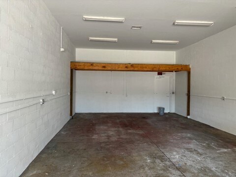 More Photos Of 326 NE 3rd Ave, Cape Coral Warehouse For Lease