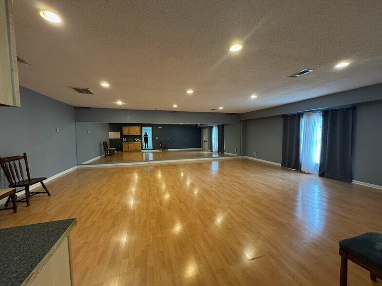 More Photos Of 1310 Goodman Rd, Southaven Loft Creative Space For Sale