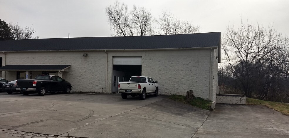 More Photos Of 2920-2926 Byington Solway Rd, Knoxville Warehouse For Lease
