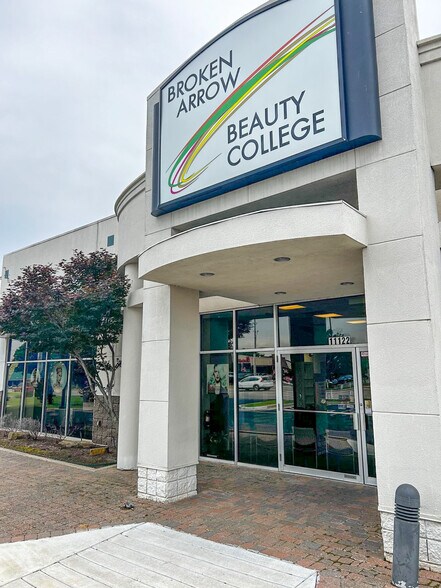 More Photos Of 11122 E 71st St, Tulsa Freestanding For Sale