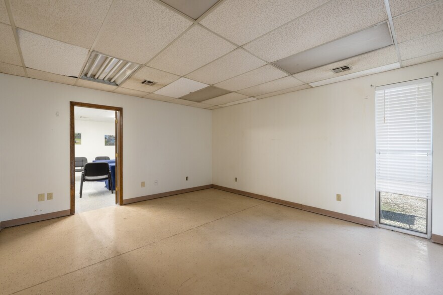 More Photos Of 4901 S Rockwell St, Oklahoma City Service For Sale