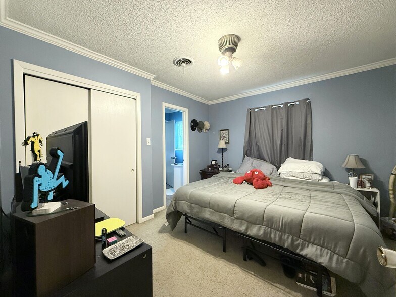 More Photos Of 608 S Pine St, Cabot Flex For Sale