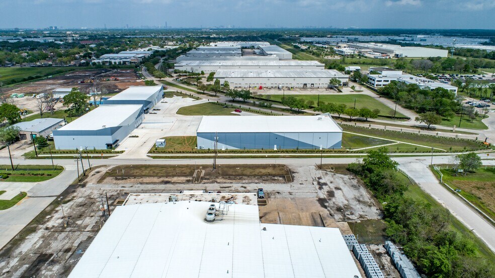 More Photos Of 13830 S Gessner Rd, Missouri City Warehouse For Lease