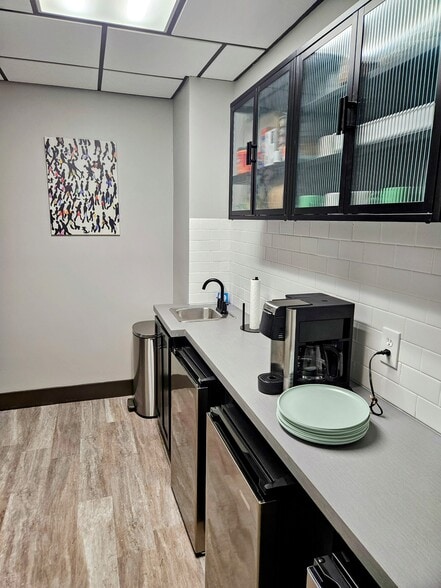 More Photos Of 6455 Lake Ave, Orchard Park Office For Sale