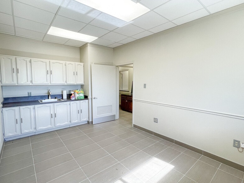 More Photos Of 7434 Picardy Ave, Baton Rouge Office For Lease