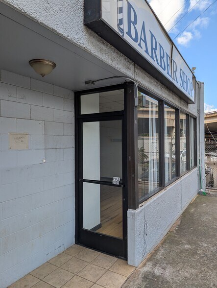 More Photos Of 593 Kamehameha Hwy, Pearl City Storefront Retail Office For Lease