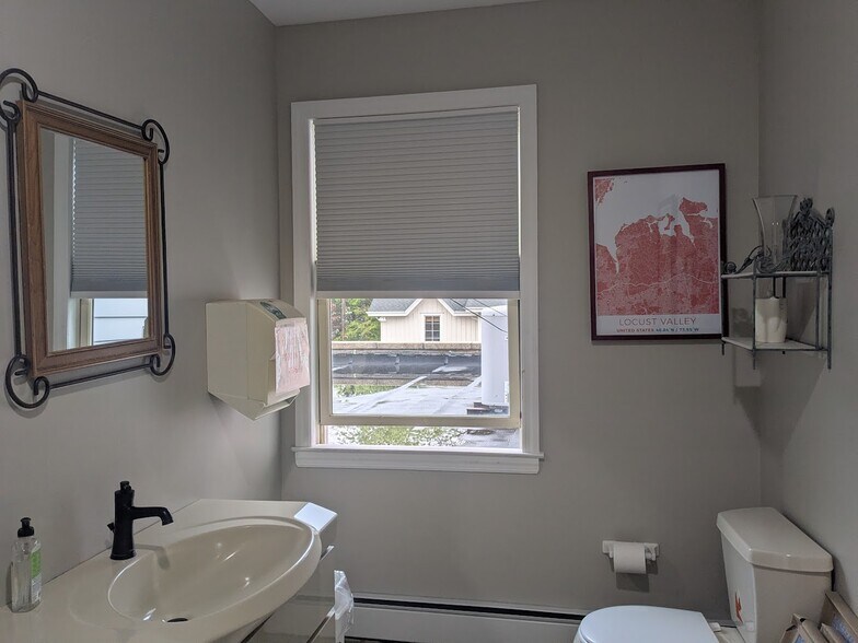 More Photos Of 40 Birch Hill Rd, Locust Valley Office For Lease