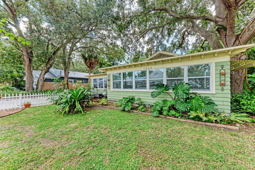 More Photos Of 1533 1st Avenue Dr W, Bradenton Multifamily For Sale