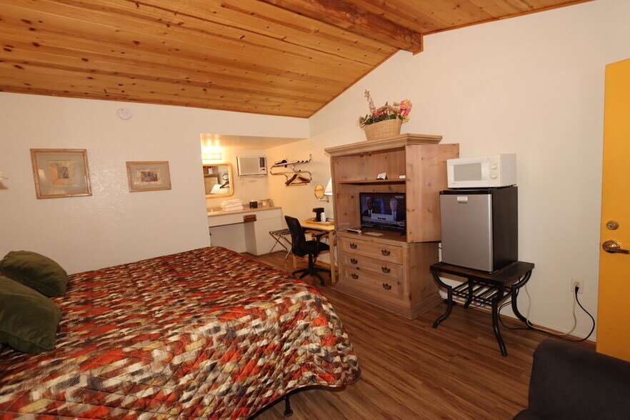 More Photos Of 410 Fremont St, Tombstone Hotel For Sale