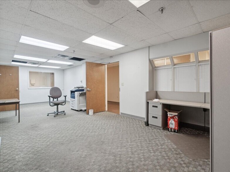 More Photos Of 1100 W Saginaw St, Lansing Medical For Sale