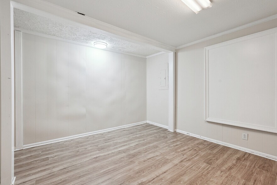 More Photos Of 401 SW Cleveland Ave, Atlanta Office Residential For Sale
