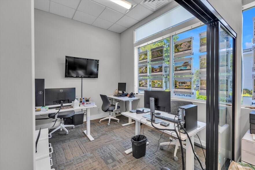 More Photos Of 2488 Montauk Hwy, Bridgehampton Freestanding For Lease