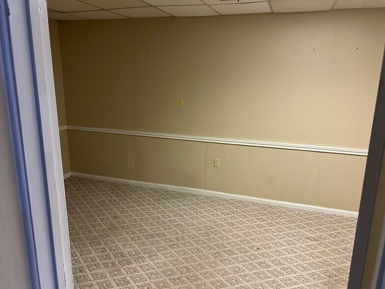 More Photos Of 5130 MacCorkle Ave SE, Charleston Office For Lease