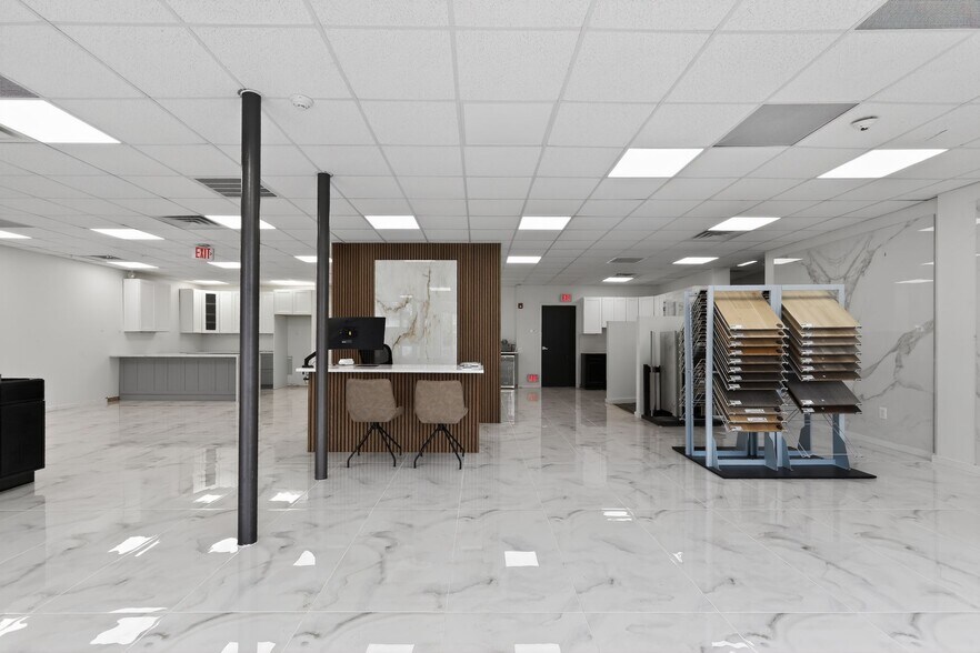 More Photos Of 13 N York Rd, Willow Grove Freestanding For Lease