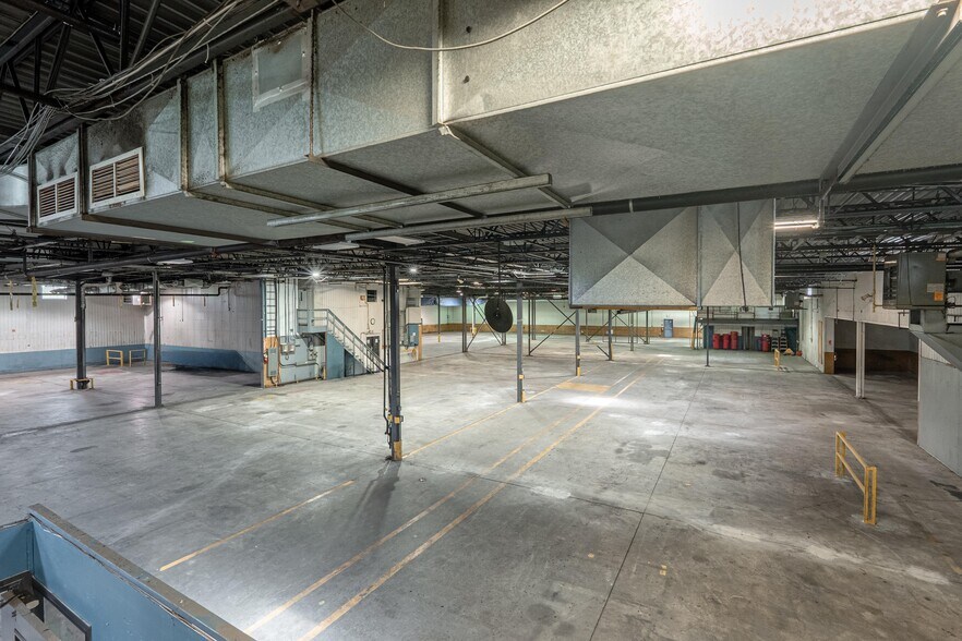 More Photos Of 60 Rue Sheard, Coaticook Industrial For Sale