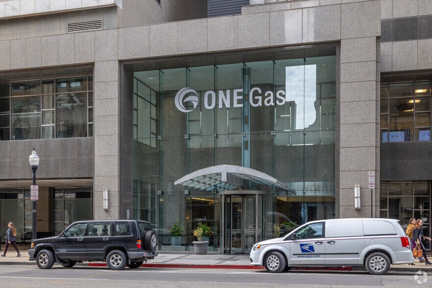 More Photos Of 15 E 5th St, Tulsa Office For Lease