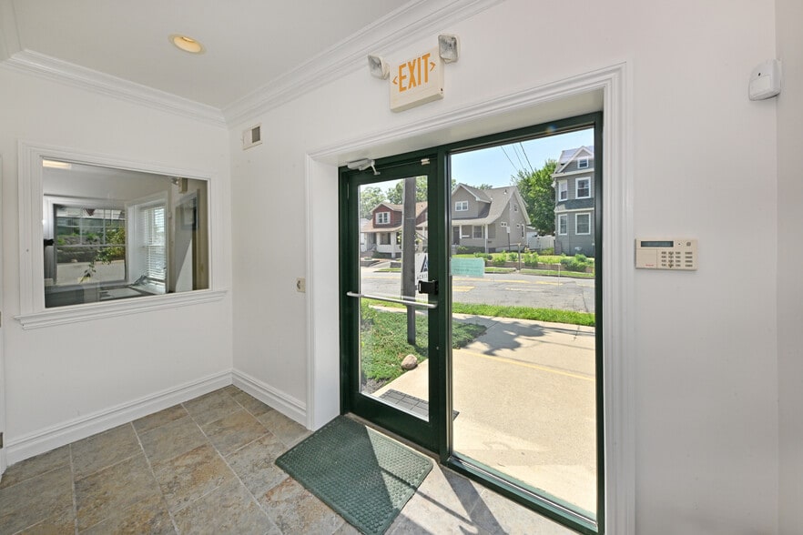 More Photos Of 59 Lincoln Ave, Fair Lawn Office Residential For Sale