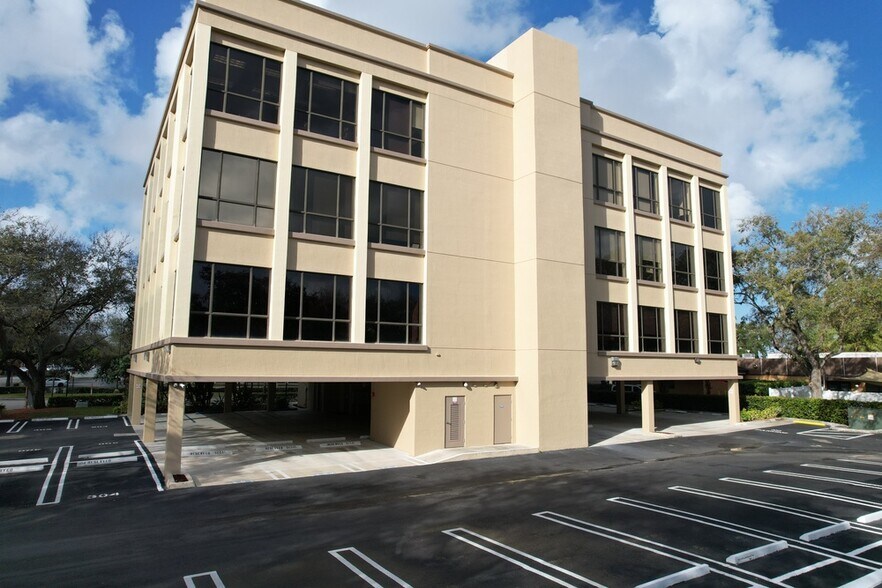 More Photos Of 14125 NW 80th Ave, Miami Lakes Office For Sale