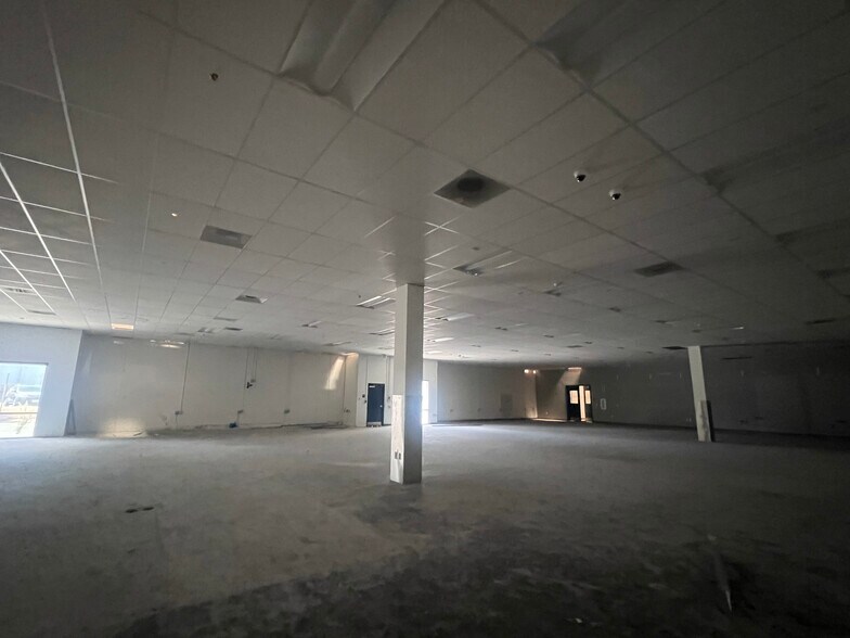 More Photos Of 5555 Ontario Mills Pky, Ontario Warehouse For Sale