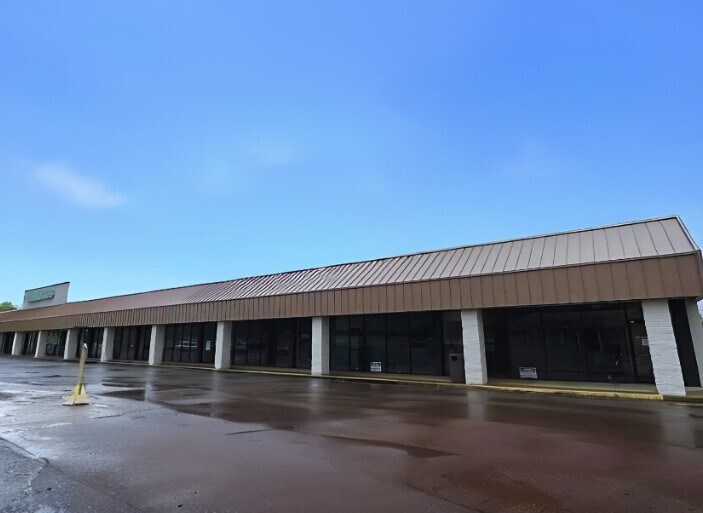 More Photos Of 310 W North St, Kendallville Unknown For Lease