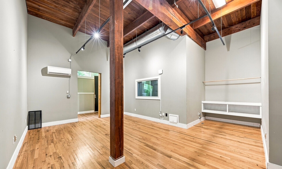 More Photos Of 942 Elliott Ave W, Seattle Office For Sale