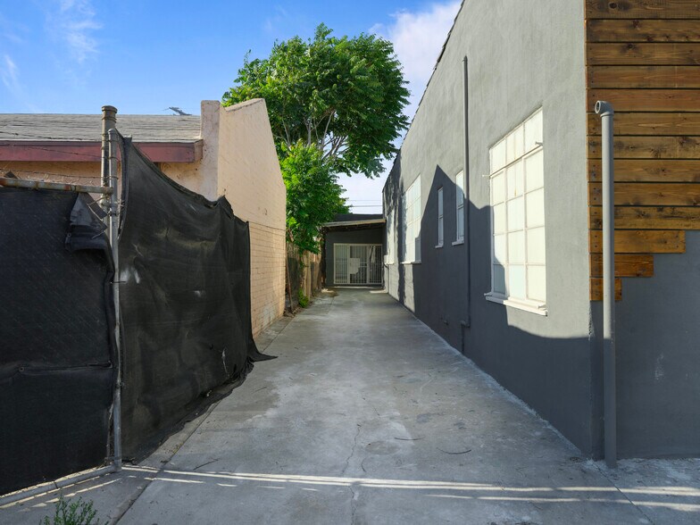 More Photos Of 2215 Randolph St, Huntington Park Manufacturing For Sale