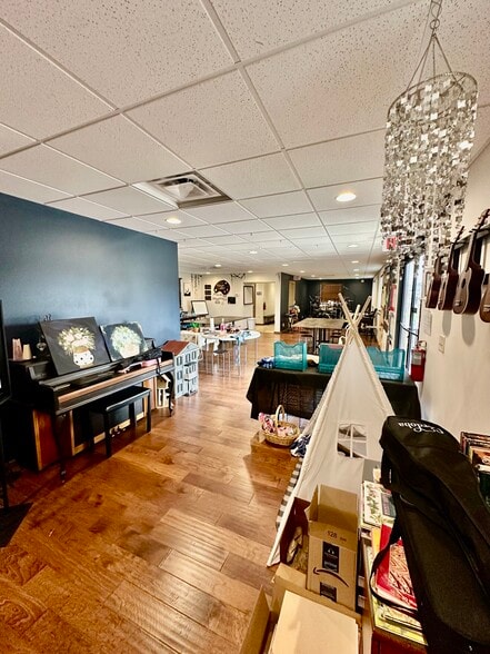 More Photos Of 700 N Central Ave, Umatilla General Retail For Lease