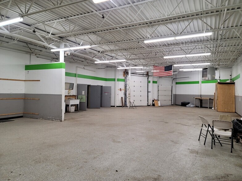 More Photos Of 362 Industrial Park Rd, Middletown Warehouse For Sale