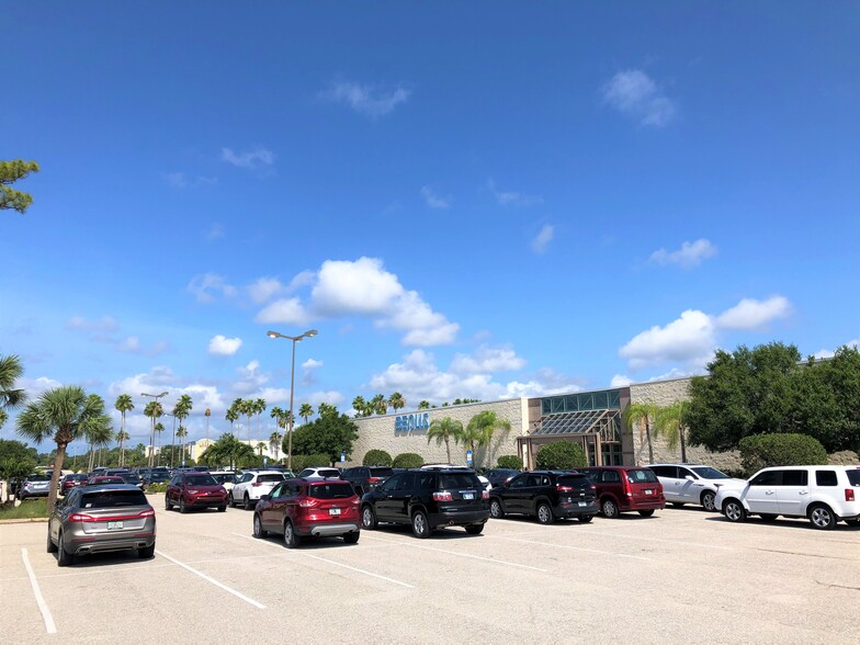 More Photos Of 1441 Tamiami Trl, Port Charlotte Department Store For Sale