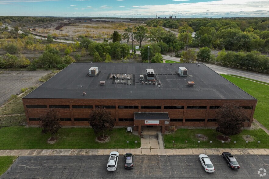 More Photos Of 999 Pine Ave, Warren Office For Sale