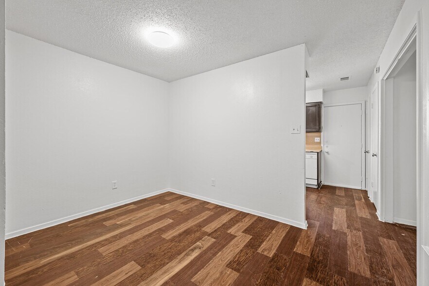 More Photos Of 6913 Wentworth Dr, Austin Multifamily For Sale