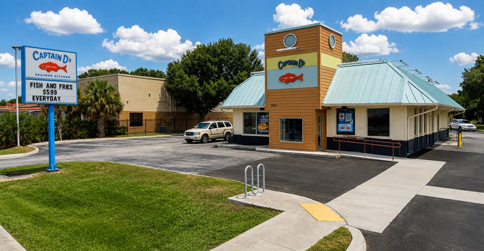 Primary Photo Of 10414 E Colonial Dr, Orlando Fast Food For Lease