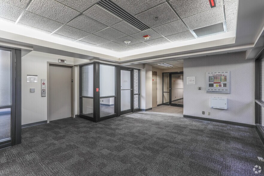 More Photos Of 16500 W 12 Mile Rd, Southfield Office For Lease