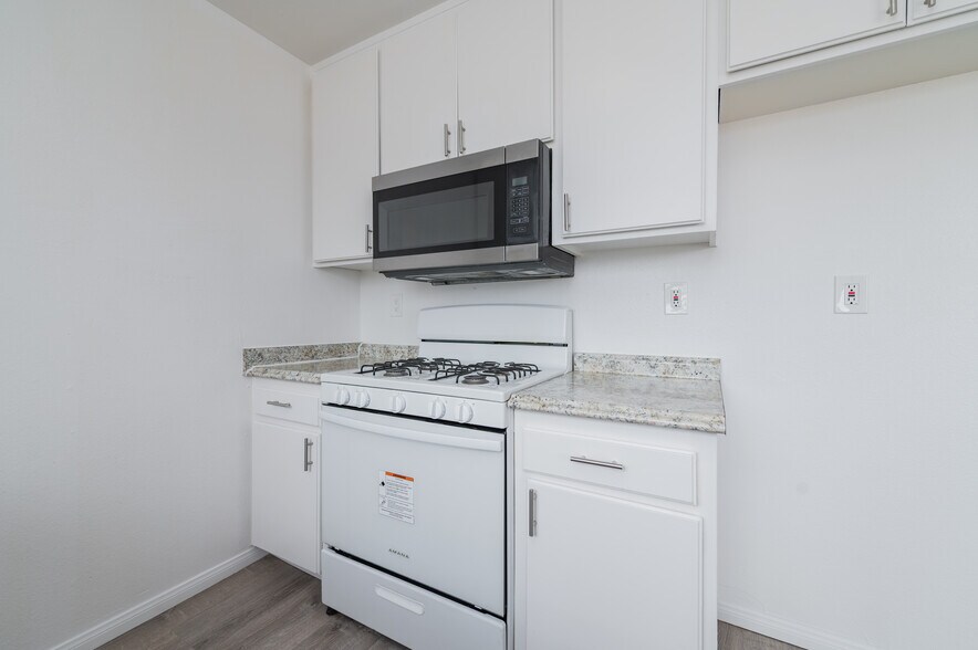 More Photos Of 16518 Avalon Ave, Victorville Apartments For Sale