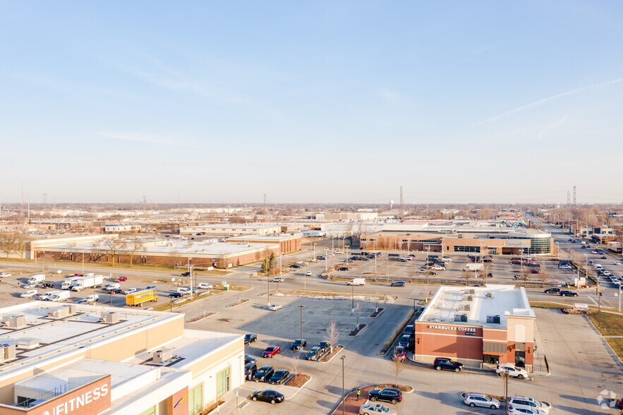More Photos Of 677 N Larch Ave, Elmhurst Industrial For Sale